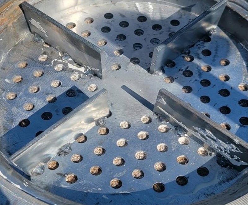 Molecular sieve compaction screen plate